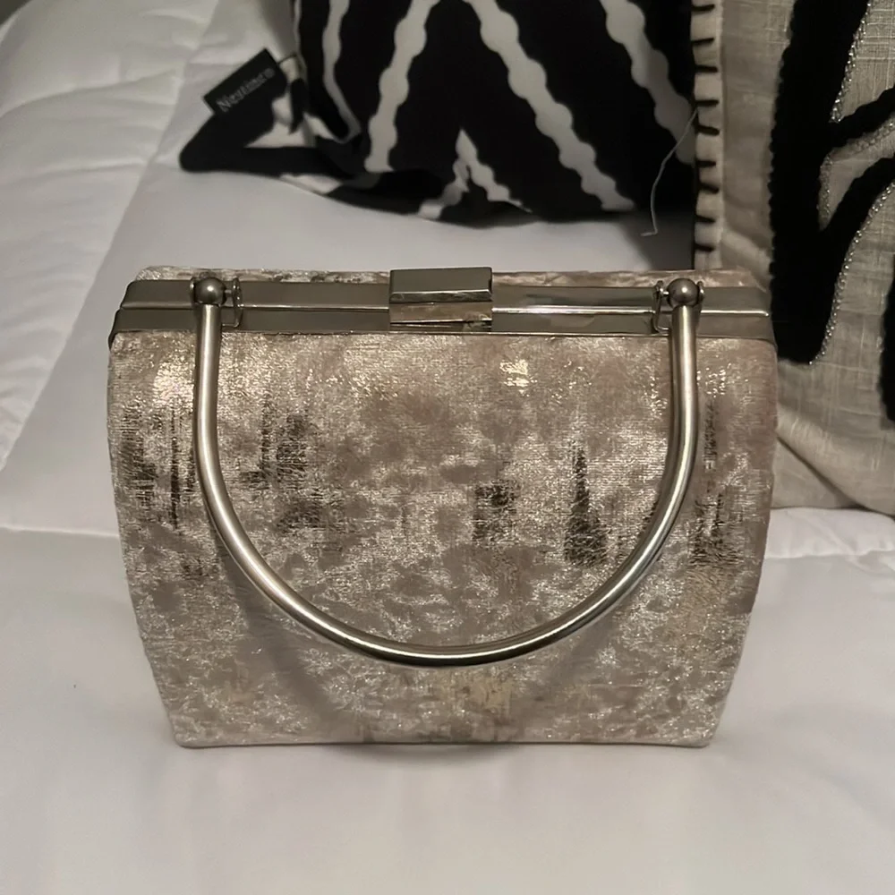 Gianni Bini small bag, Dillard’s brand - Picture 2 of 4